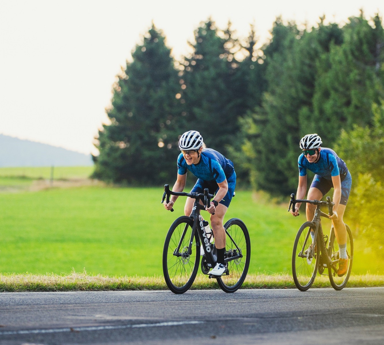 Simone mit dem Rennrad unterwegs