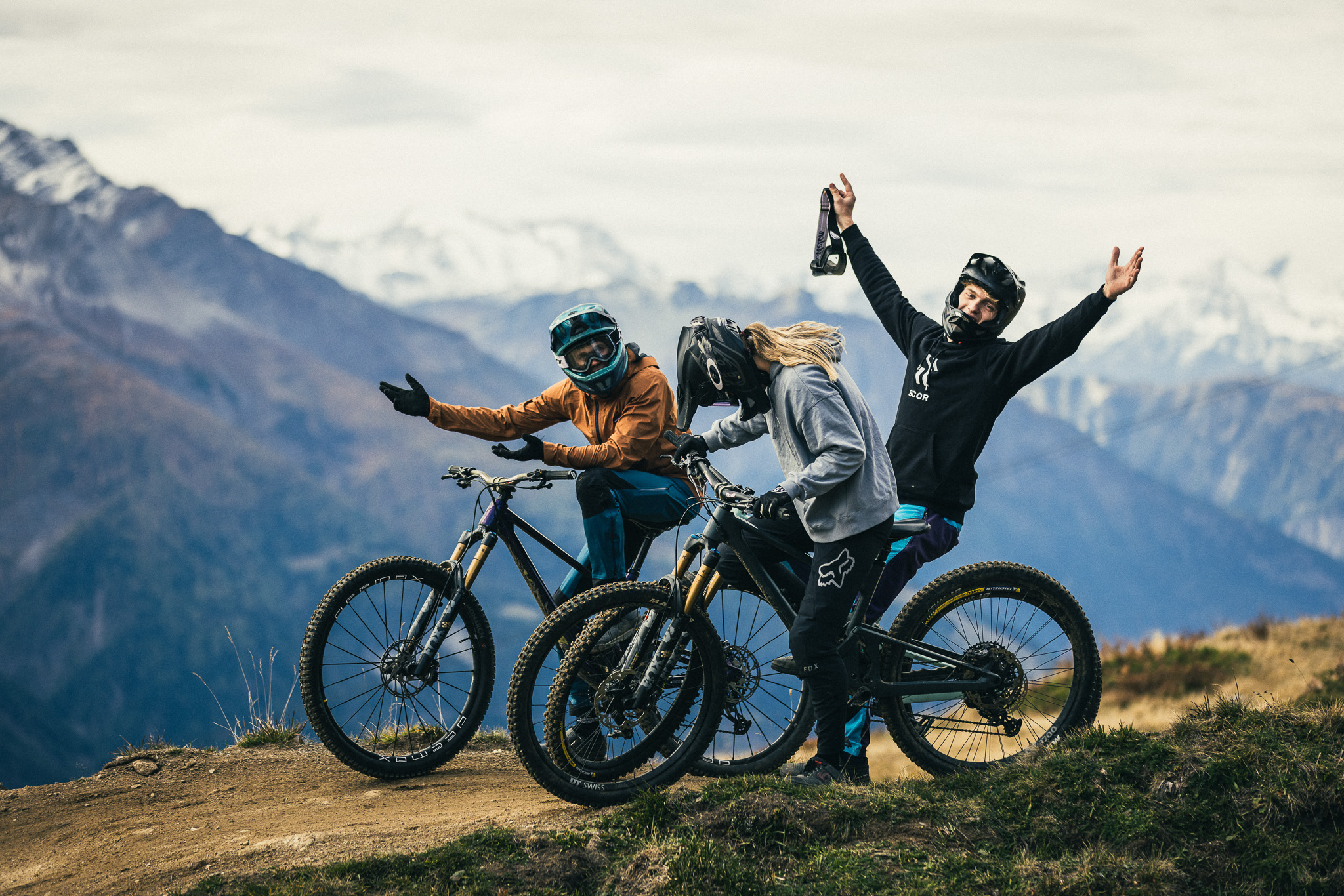 Scor Mountainbiker in den Alpen