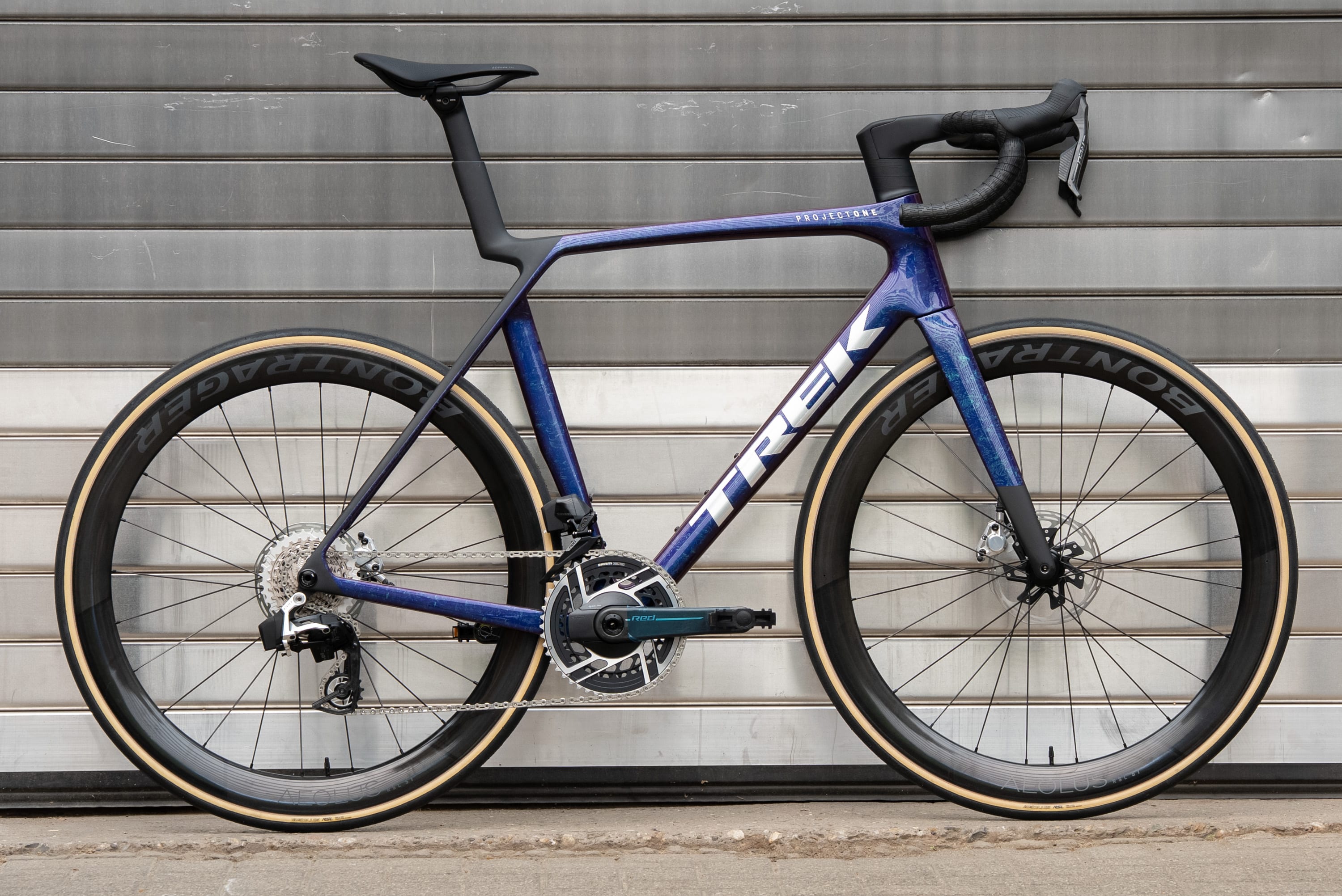 Madone SLR 9 AXS Gen 8 (Größe L) B-Ware 